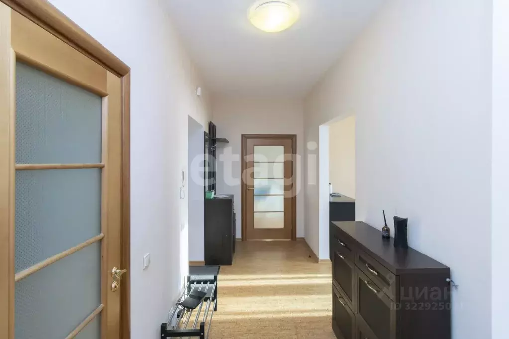 2-к кв. Тюменская область, Тюмень ул. Орджоникидзе, 11 (66.7 м) - Фото 1