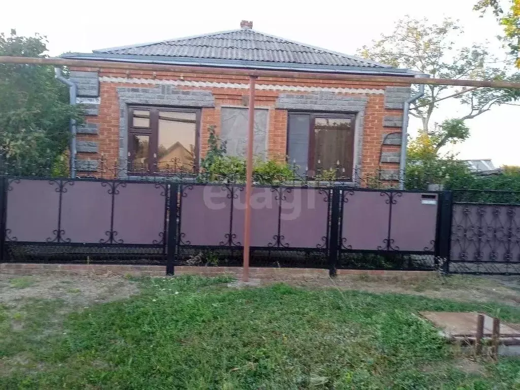 Дом в Краснодарский край, Ейское с/пос, пос. Октябрьский ул. Гагарина ... - Фото 1