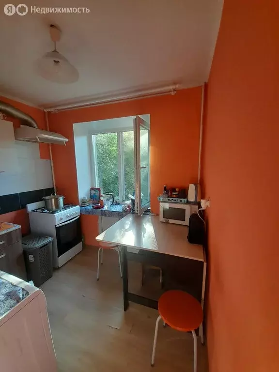 3-комнатная квартира: Саратов, улица имени Е.И. Пугачёва, 117 (59.4 м) - Фото 0
