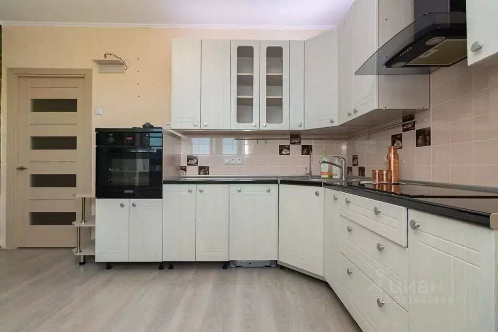 3-к кв. Омская область, Омск ул. Орджоникидзе, 274 (76.9 м) - Фото 2