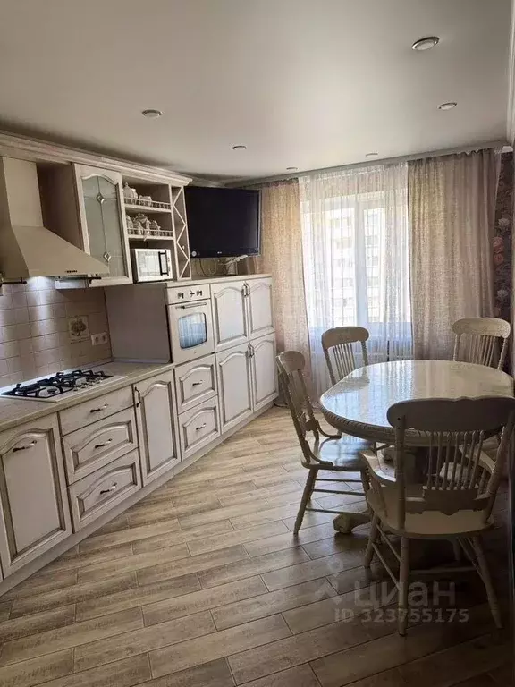 3-к кв. Саратовская область, Саратов ул. Имени И.С. Левина, 7 (82.1 м) - Фото 1