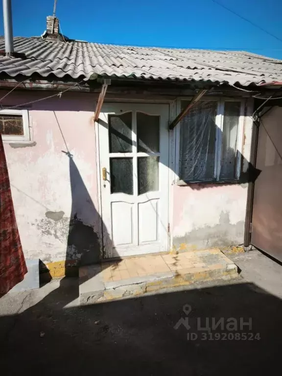Дом в Северная Осетия, Владикавказ ул. Серобабова, 40 (30 м) - Фото 1