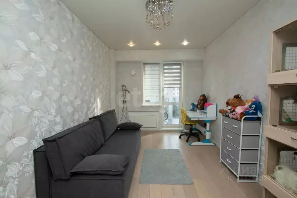 3-к кв. Кемеровская область, Новокузнецк ул. Тольятти, 5Б (100.8 м) - Фото 0