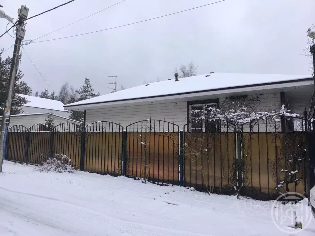 Дом в Ленинградская область, Выборгский район, Рощинское городское ... - Фото 1