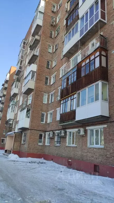 3-к кв. Омская область, Омск ул. Серова, 26 (67.1 м) - Фото 0