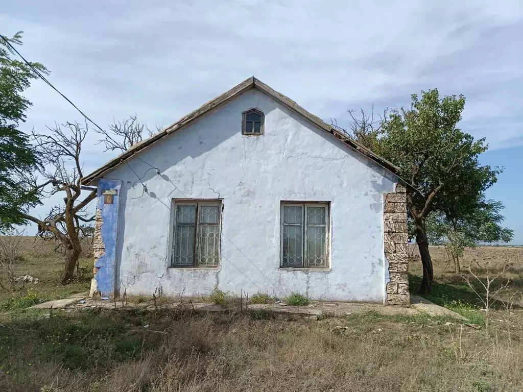 Дом в Крым, Сакский район, Воробьевское с/пос, с. Шаумян ул. Мира, 17 ... - Фото 0