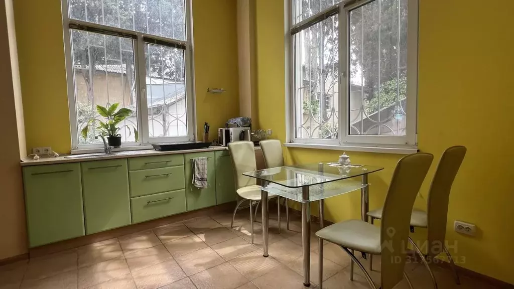 2-к кв. Крым, Ялта ул. Пальмиро Тольятти, 7 (65.0 м) - Фото 0