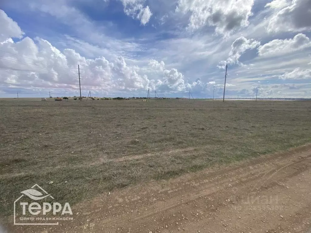 Участок в Крым, Сакский район, Суворовское с/пос, с. Каменоломня ул. ... - Фото 1