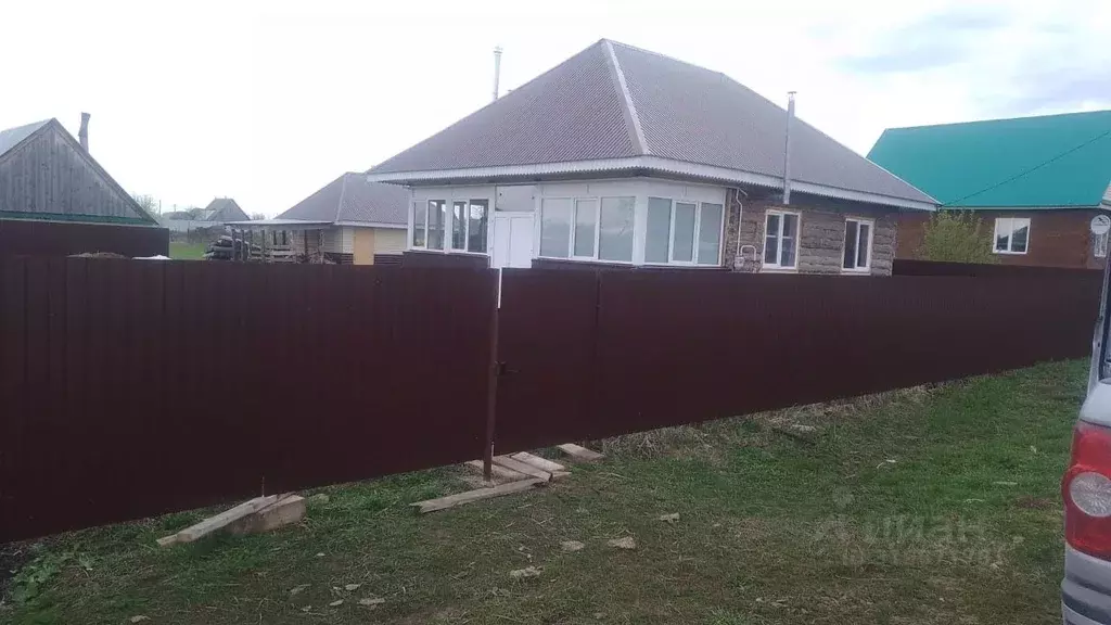 Дом в Башкортостан, Чишминский район, с. Сафарово ул. Урмановых, 3А ... - Фото 1