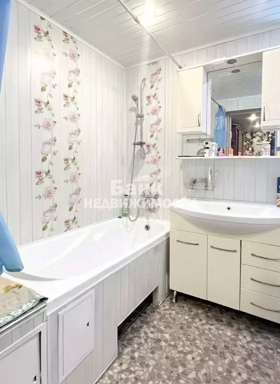 Дом в Саратовская область, Балаково Коммунарная ул., 26 (66 м) - Фото 1