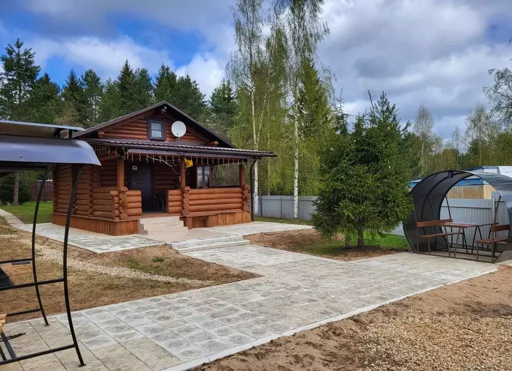 Дом в Новгородская область, Валдайский район, Рощинское с/пос, д. ... - Фото 1