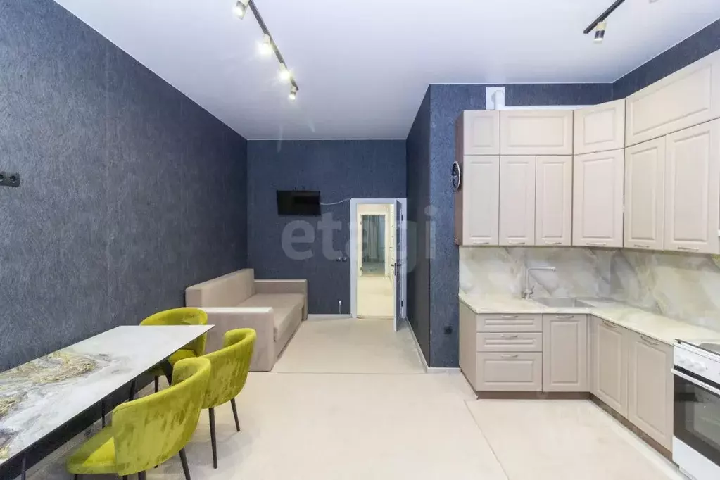 2-к кв. Тюменская область, Тюмень ул. Фармана Салманова, 16 (84.4 м) - Фото 1