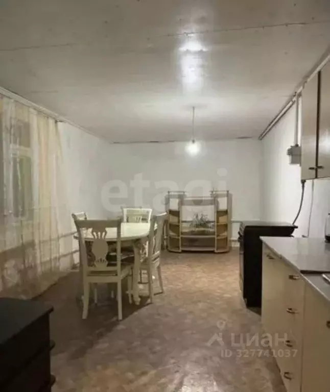 Дом в Калмыкия, Приютненский район, Булуктинское с/мо, пос. Нарын  ... - Фото 2