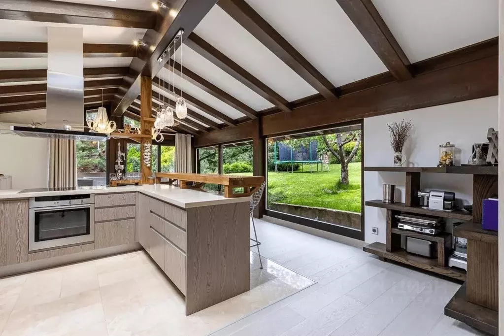 Дом в Краснодарский край, Сочи Красная Поляна пгт, ул. Дворцовая, 10 ... - Фото 1