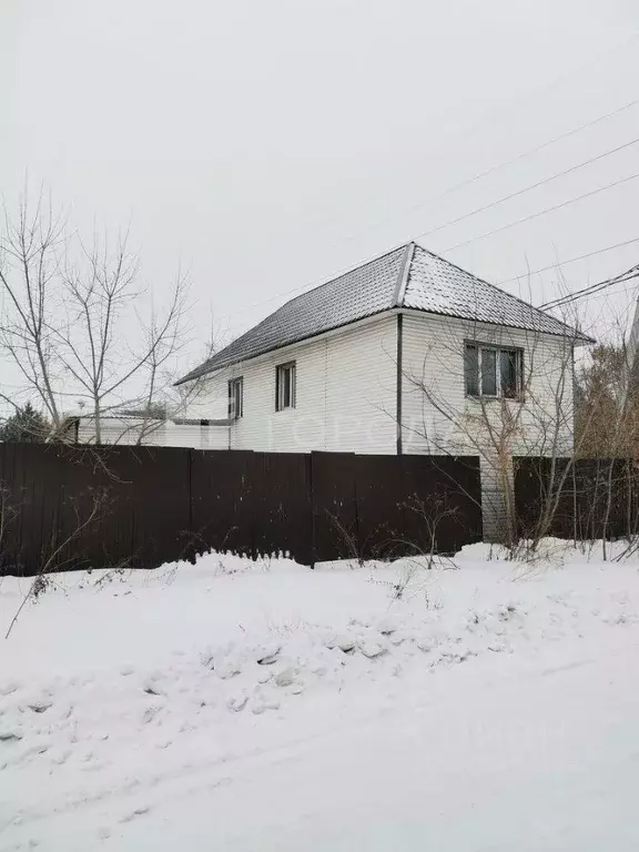 Дом в Новосибирская область, Новосибирск 8-й Бронный пер., 2 (200 м) - Фото 1