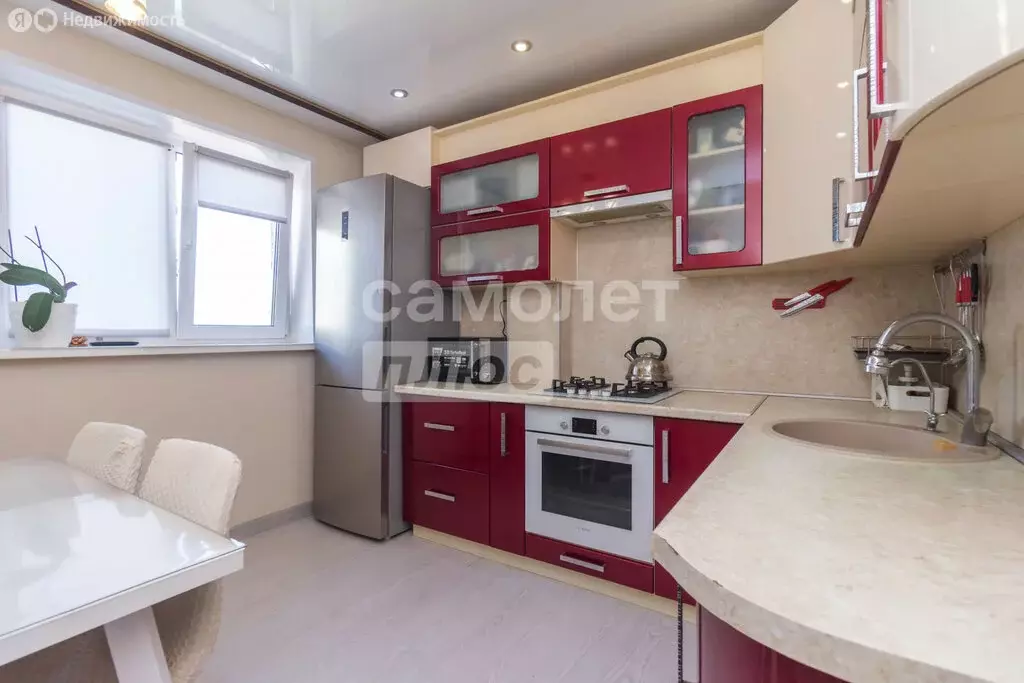 3-комнатная квартира: Уфа, улица Чудинова, 5 (58.4 м) - Фото 0