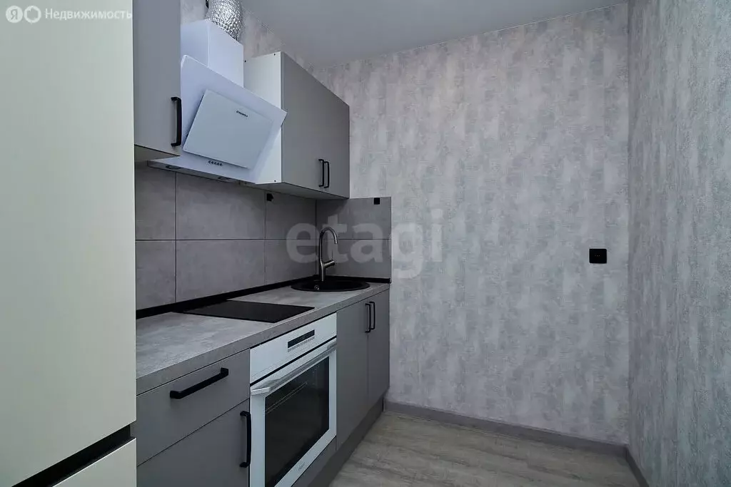 Квартира-студия: Тюмень, улица Андрея Бушуева, 2 (29.8 м) - Фото 2