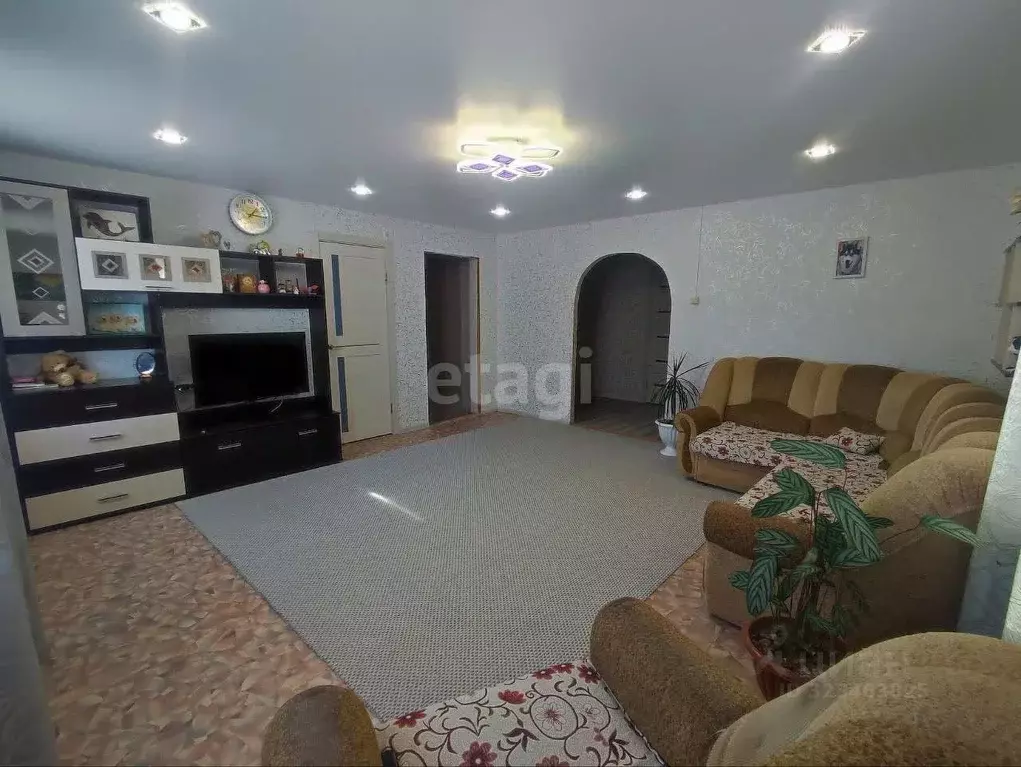 Дом в Башкортостан, Бирский район, Бахтыбаевский сельсовет, с. ... - Фото 1