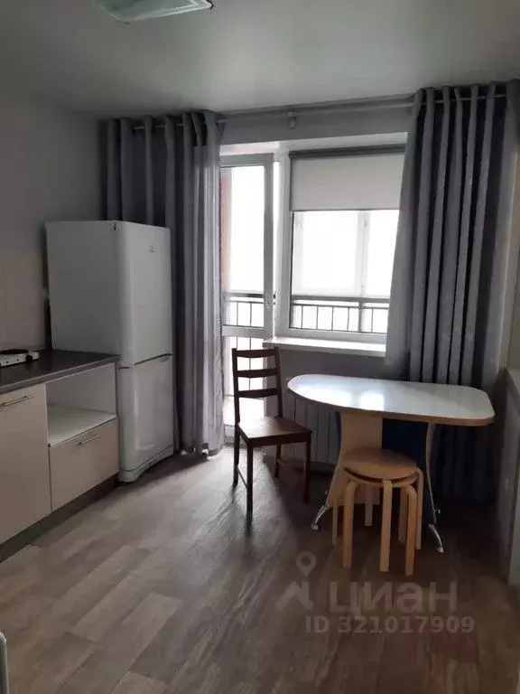 1-к кв. Омская область, Омск просп. Комарова, 21 (40.0 м) - Фото 1