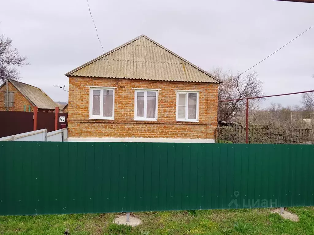 Дом в Ростовская область, Матвеево-Курганский район, Малокирсановское ... - Фото 1