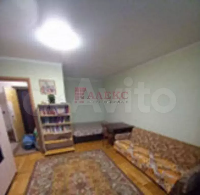 Комната 12 м в 4-к., 3/3 эт. - Фото 0