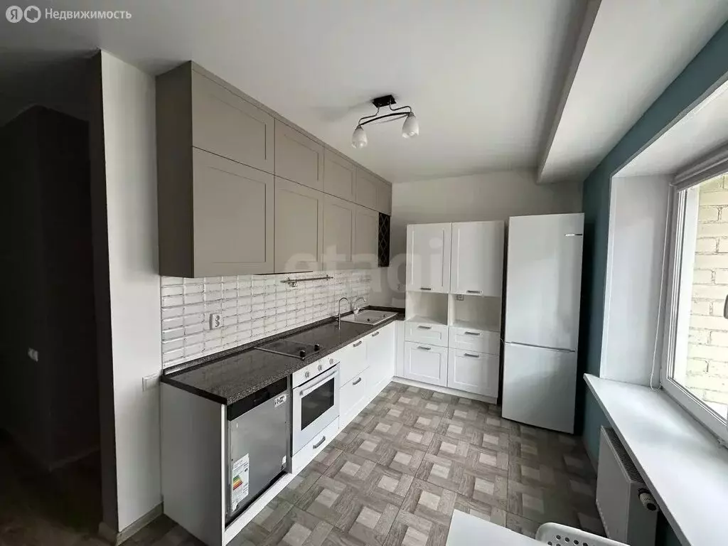 2-комнатная квартира: Челябинск, улица Братьев Кашириных, 163 (66.7 м) - Фото 2