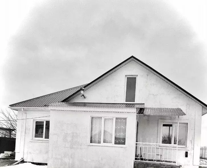 Дом в Белгородская область, Корочанский район, Мелиховское с/пос, с. ... - Фото 1