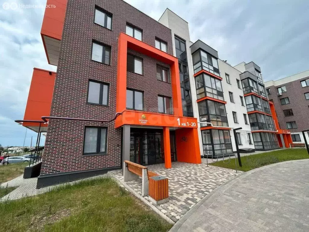 3-комнатная квартира: Строитель, Луговая улица, 1 (71.4 м) - Фото 0