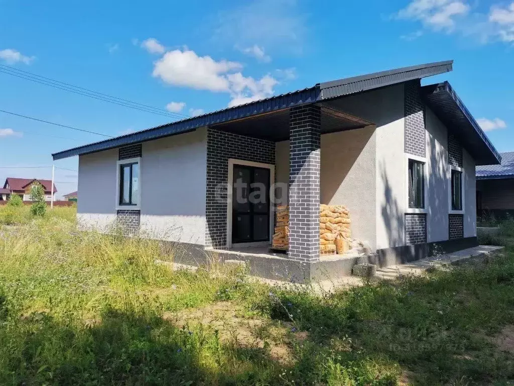 Дом в Башкортостан, Иглинский район, Акбердинский сельсовет, с. ... - Фото 1