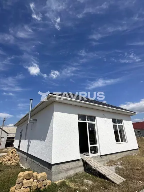 Дом в Крым, Симферопольский район, Добровское с/пос, с. Пионерское  ... - Фото 1
