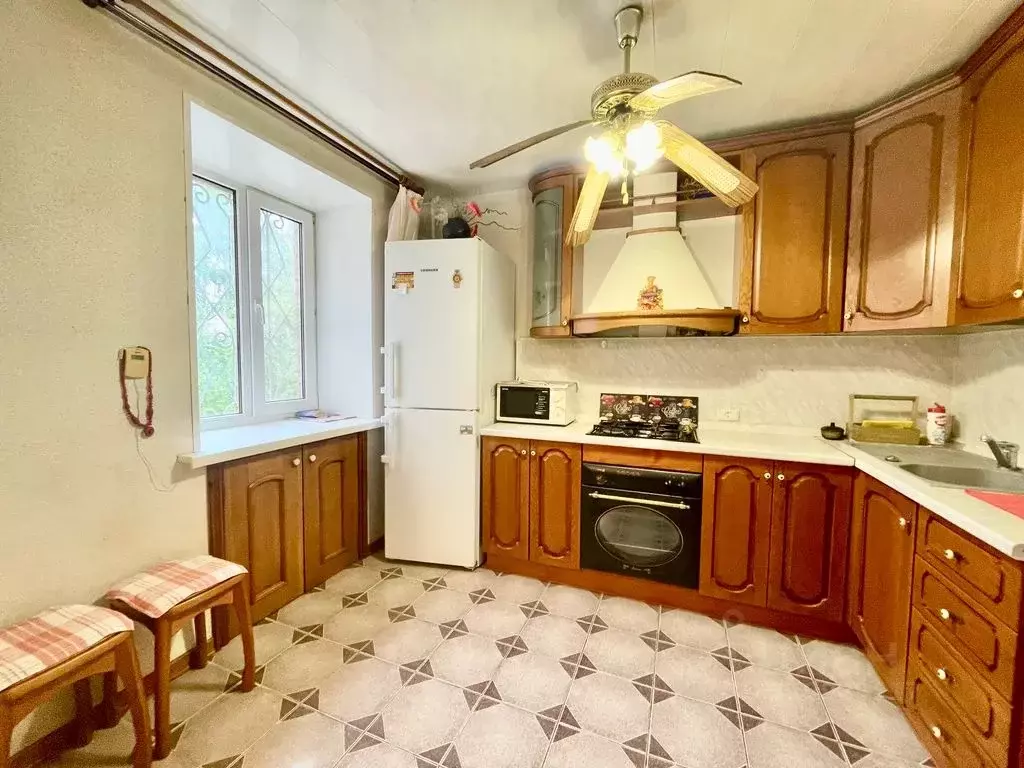 2-к кв. Калужская область, Калуга ул. Огарева, 40к2 (60.0 м) - Фото 0