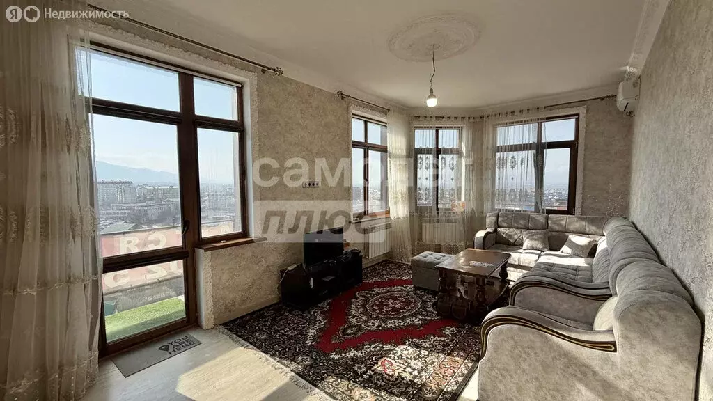 2-комнатная квартира: Махачкала, улица Гаджи Алибегова, 90 (75 м) - Фото 1