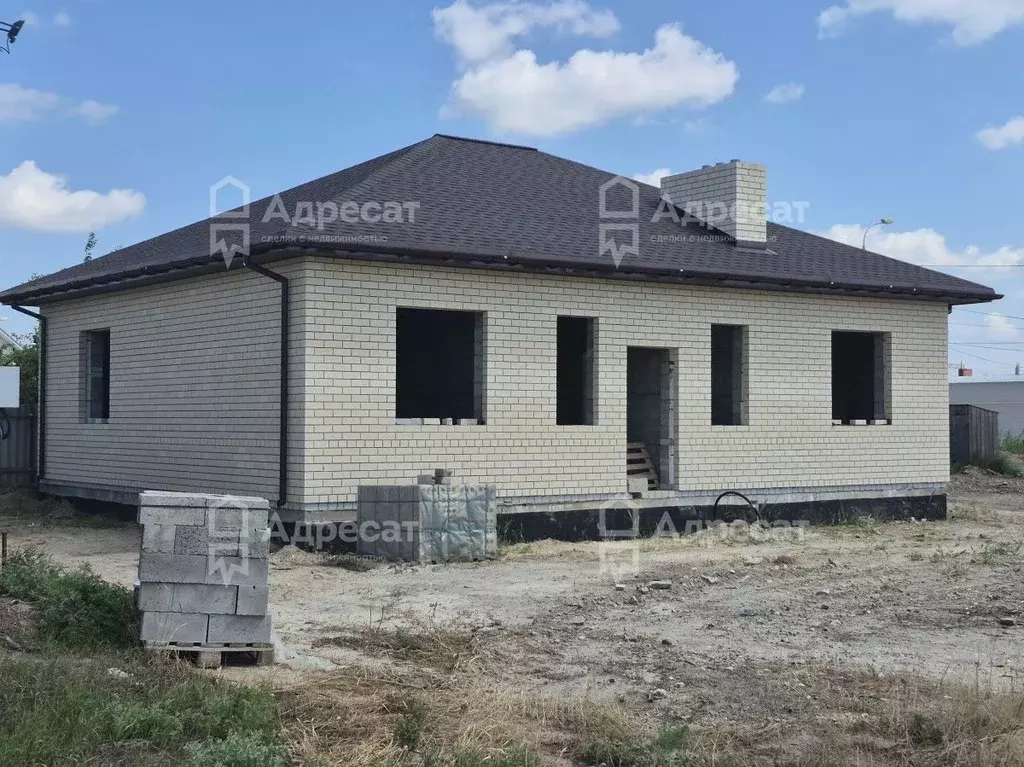 Дом в Волгоградская область, Волгоград ул. Ромена Роллана (100 м) - Фото 1