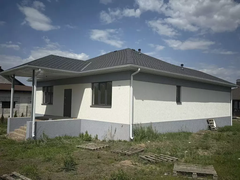 Дом в Белгородская область, Белгородский район, Разумное рп ул. ... - Фото 1