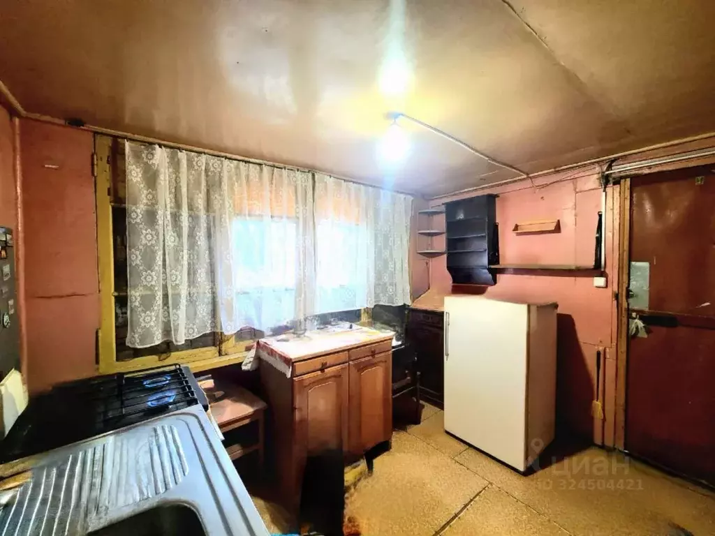 Дом в Астраханская область, Астрахань пер. 2-й Литейный, 6 (18 м) - Фото 1