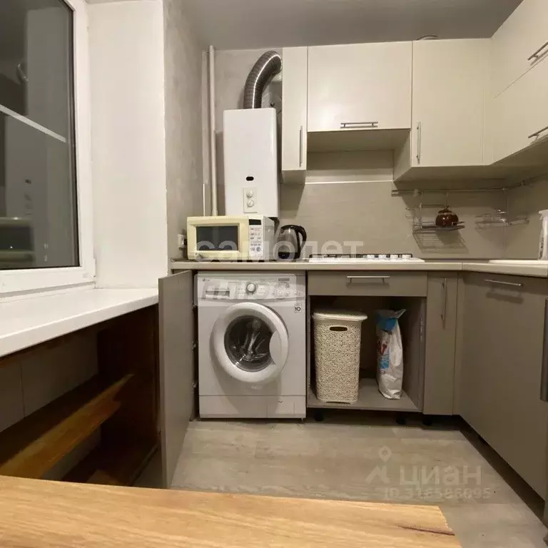 2-к кв. Волгоградская область, Волгоград ул. Кирова, 113А (45.8 м) - Фото 0