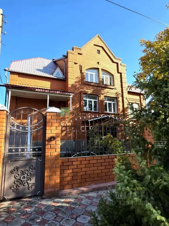 Дом в Астраханская область, Астрахань пер. 8-й Ульяновский, 13 (420 м) - Фото 1