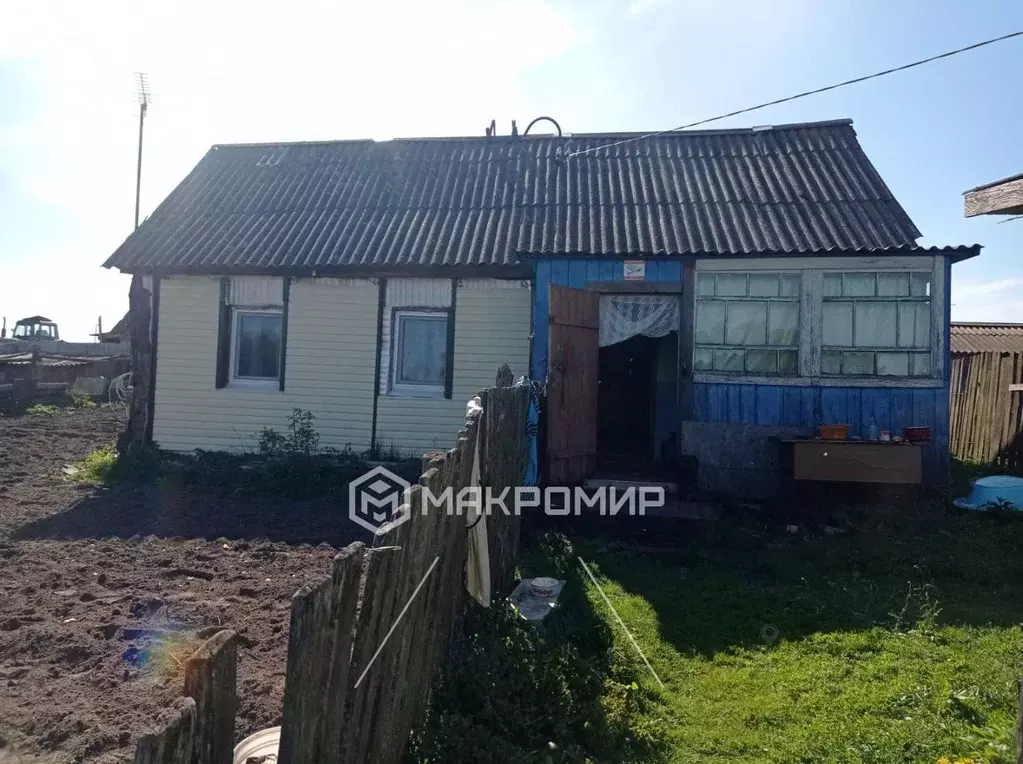 Дом в Брянская область, Комаричский район, Быховское с/пос, с. Быхово ... - Фото 0