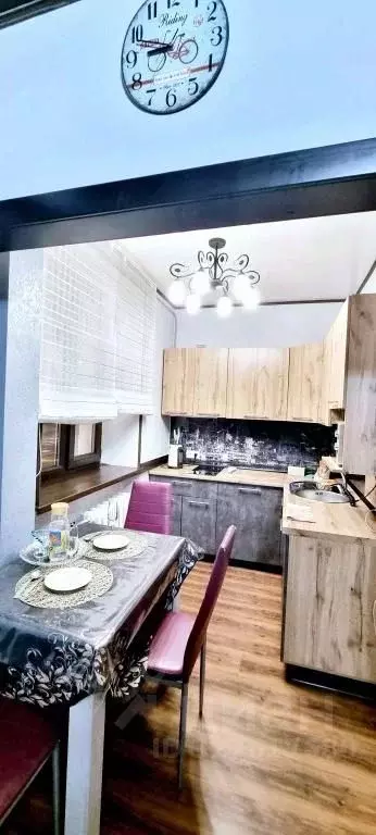 2-к кв. Тюменская область, Тюмень ул. Республики, 58 (65.0 м) - Фото 1