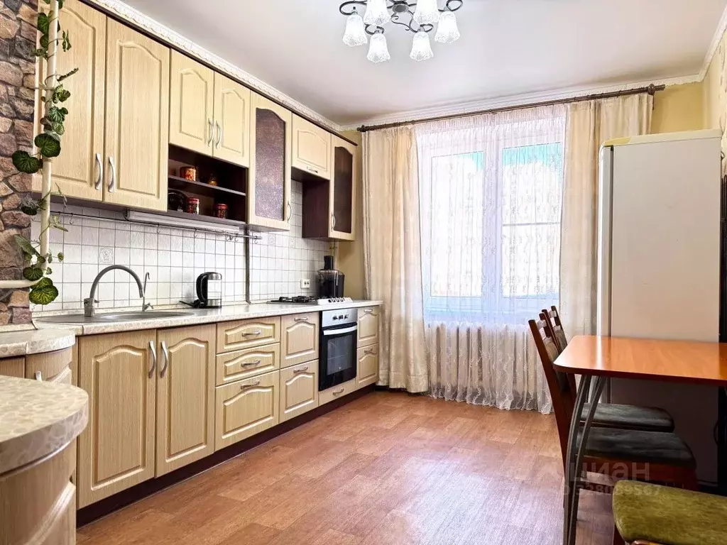 1-к кв. Башкортостан, Уфа ул. Равиля Бикбаева, 1 (50.1 м) - Фото 0