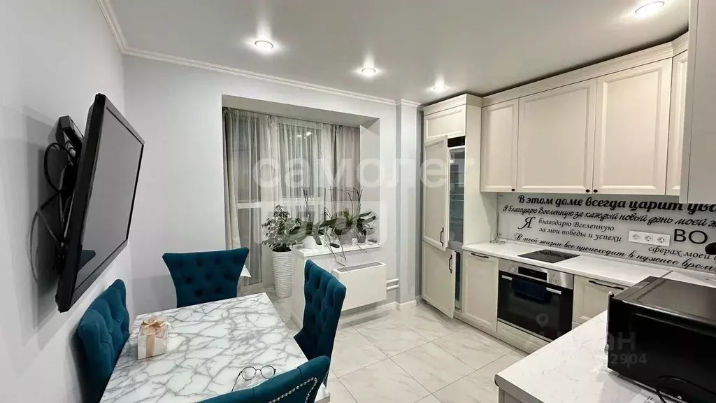 2-к кв. Тюменская область, Тюмень ул. Федюнинского, 56к2 (58.8 м) - Фото 1