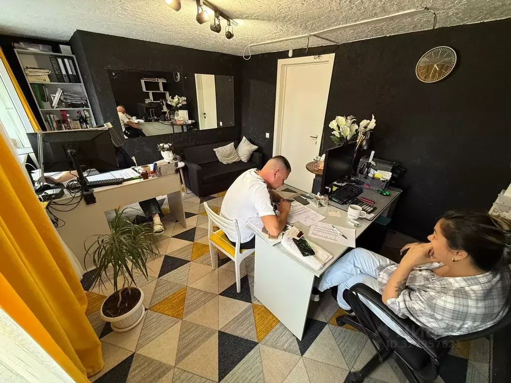 Офис в Челябинская область, Челябинск ул. Комарова, 39 (15 м) - Фото 1