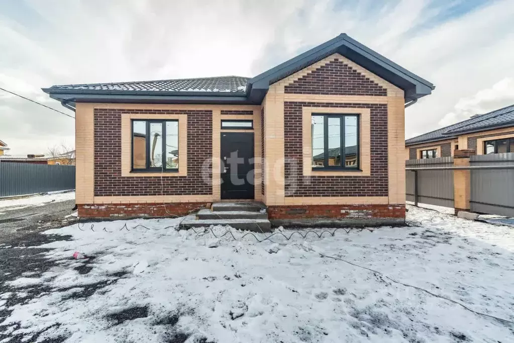 Дом в Ростовская область, Батайск Артемовская ул. (100 м) - Фото 1