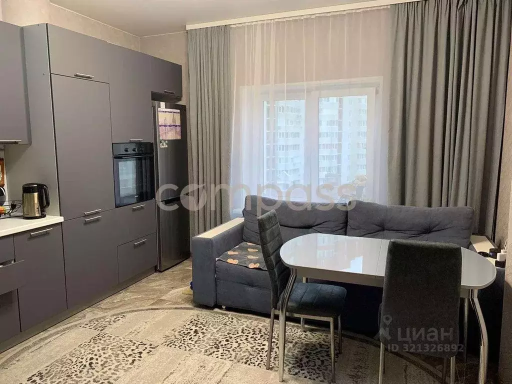 2-к кв. Тюменская область, Тюмень ул. 50 лет ВЛКСМ, 19 (80.1 м) - Фото 0