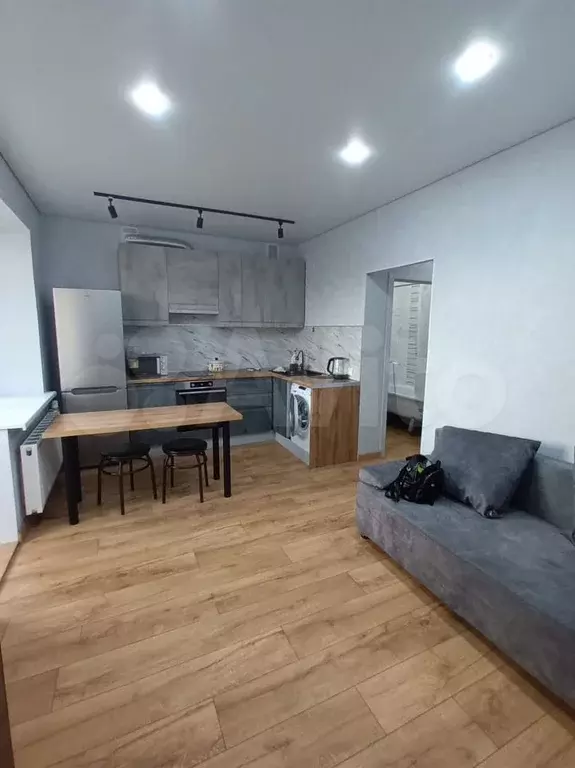 1-к. квартира, 37 м, 4/9 эт. - Фото 1
