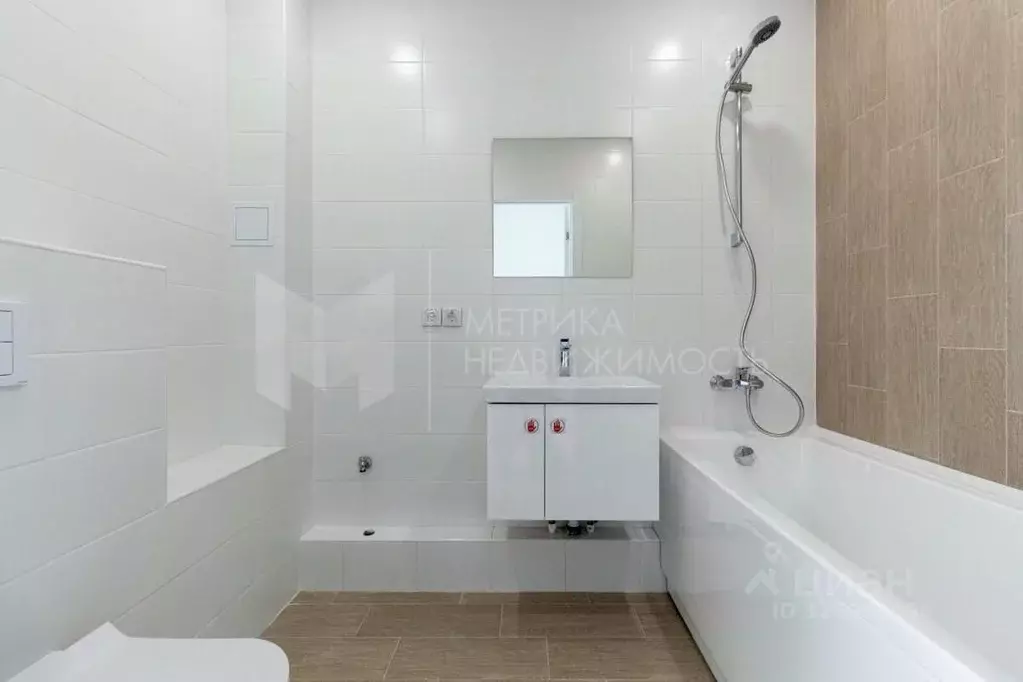 Студия Тюменская область, Тюмень ул. Тимофея Чаркова, 93 (23.0 м) - Фото 1