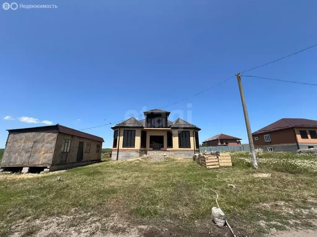 Дом в Назрань, Кабардинская улица (200 м) - Фото 1