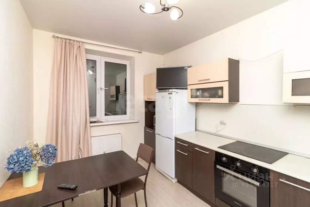 2-к кв. Тюменская область, Тюмень ул. Газовиков, 35 (56.0 м) - Фото 1