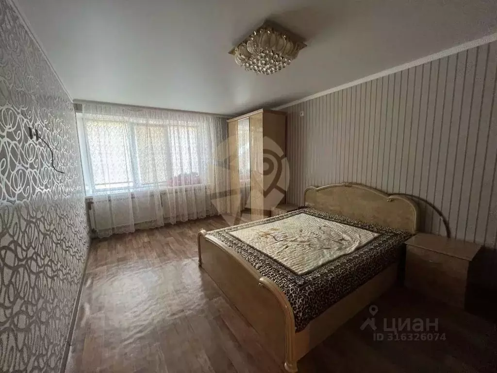 2-к кв. Белгородская область, Старый Оскол Макаренко мкр, 1 (44.3 м) - Фото 0