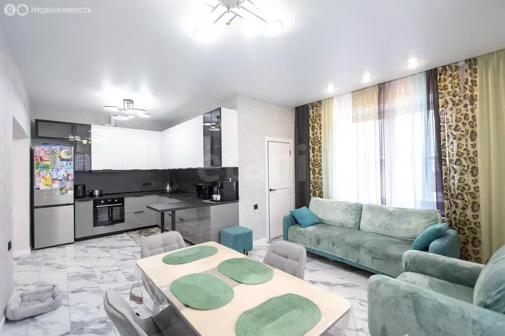 Дом в Искитим, улица Дзержинского (240 м) - Фото 1